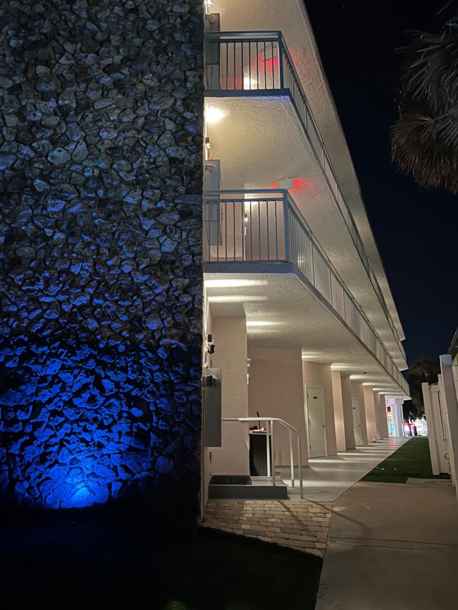 Flamingo Inn Beachfront - Daytona Beach Exterior photo